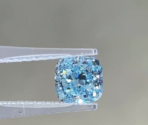 Le laboratoire de grande taille de CVD les diamants que bleus développés aiment le coussin synthétique vif de 2,25 Ct a coupé VS1