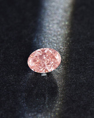 le laboratoire 3ct brillant modifié par ovale a créé les diamants roses avec le certificat d'IGI