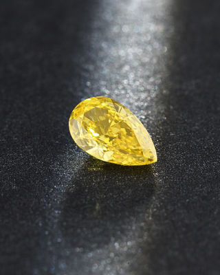 La poire a coupé les diamants jaunes canari développés par laboratoire synthétique qu'IGI a certifiés