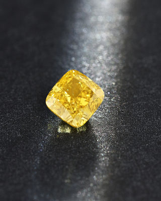 Le laboratoire de HPHT a créé Diamond Loose Cushion Cut jaune 10 Mohs