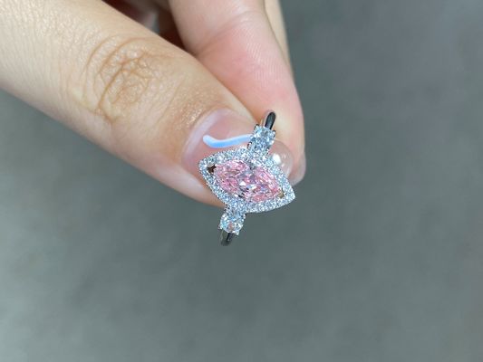 0.95ct la fantaisie Diamond Ring rose-clair IGI a certifié 18k le diamant de l'or blanc VS2