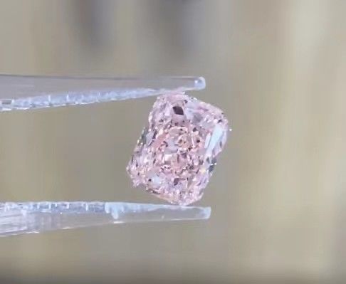 Le laboratoire certifié d'IGI a créé les diamants colorés aiment le diamant lâche rayonnant intense du rose VS1