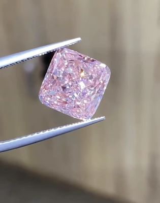 Le laboratoire a créé le diamant rose synthétique lâche coloré de coupe de coussin des diamants 6CT