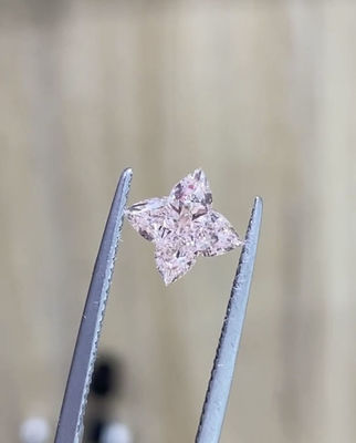 Le laboratoire synthétique a machiné le diamant rose intense de fantaisie de trèfle de feuille des diamants quatre