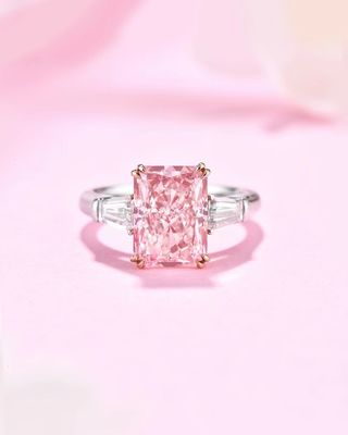 18 carats d'or blanc diamant synthétique grande taille 4,31 ct rose rayonnant coupe de diamant