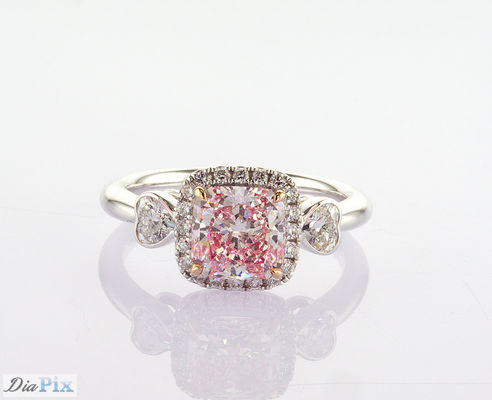 Anneaux de diamants de laboratoire sur mesure de style trois pierres pierre principale 1,61ct coupe de coussin rose