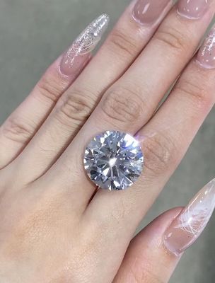 Grands diamants créés en laboratoire de 7 cts de couleur blanche
