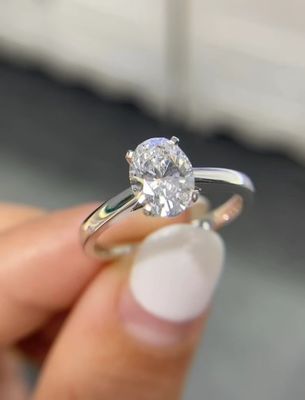 Anneaux de fiançailles, bagues de mariage, bagues de diamants en laboratoire