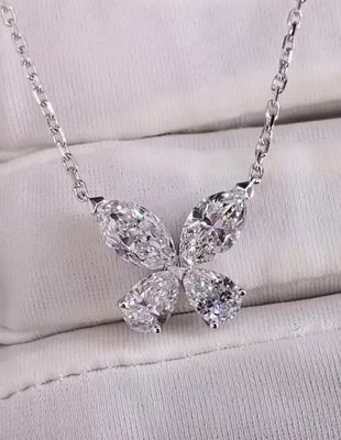 Le Lab des Papillons a créé un pendentif en diamant Collier du Laboratoire des bijoux en diamant