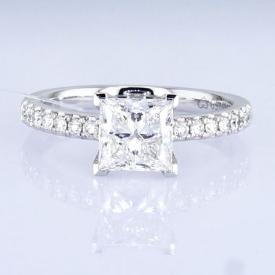 18k 1,5ct+ Princesse Design Ring Style quotidien Princesse en forme Blanche Synthétique Diamond Ring