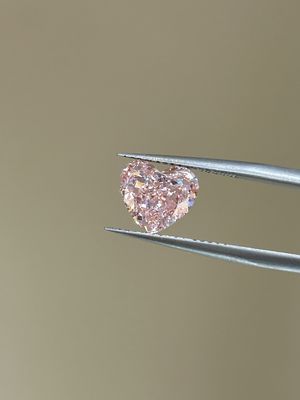 Des diamants de laboratoire, des diamants certifiés IGI, des diamants roses.